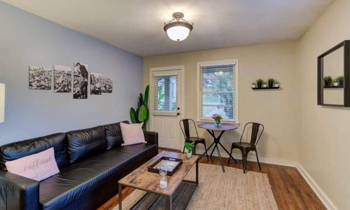 Midtown Apartment | Elvis Revival! in Fabulous Midtown Memphis