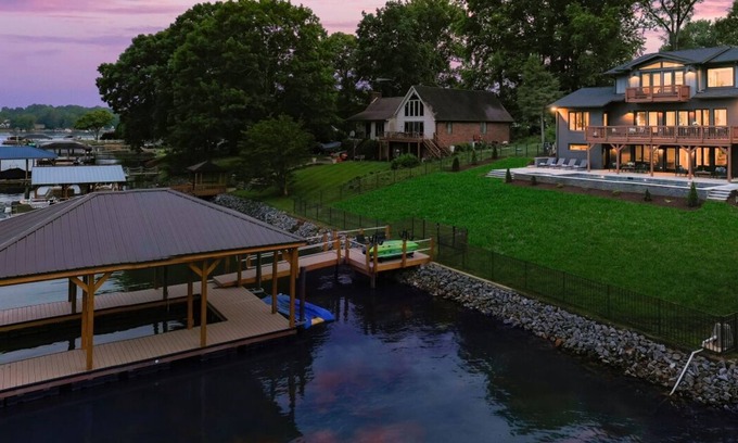 Mount Mourne House | Elysian Shores w/Heated Pool & Optional Boat Rental