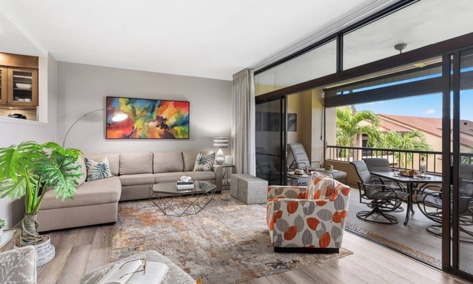 Kaanapali Condo | Embark on an extraordinary escape to this remodeled condo at Ka'anapali Royal.