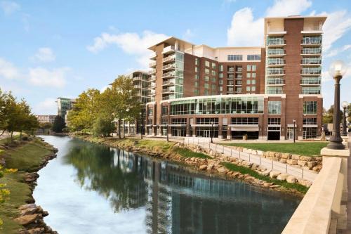 Greenville Downtown Hotel | Embassy Suites by Hilton Greenville Downtown Riverplace