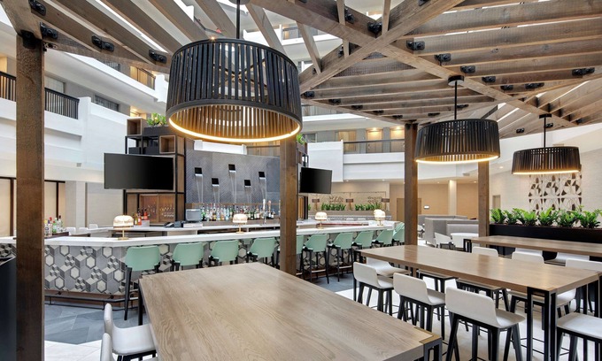 Dunwoody Hotel | Embassy Suites by Hilton Atlanta Perimeter Center