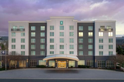 Ashburn Hotel | Embassy Suites by Hilton Dulles North Loudoun
