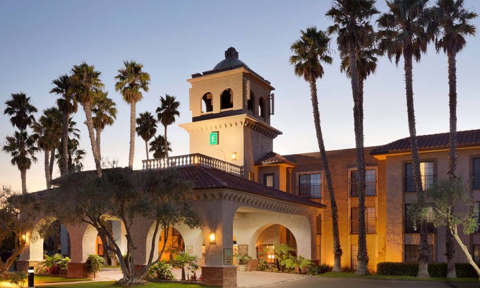 Lompoc Hotel | Embassy Suites by Hilton Lompoc Central Coast