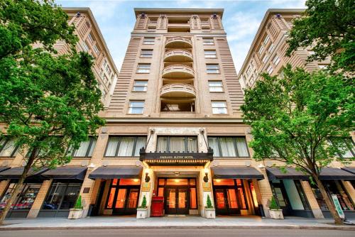 Old Town Chinatown Hotel | Embassy Suites by Hilton Portland Downtown