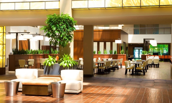 Blue Ash Hotel | Embassy Suites by Hilton Cincinnati Northeast Blue Ash