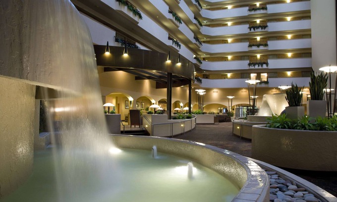 Waldron Hotel | Embassy Suites by Hilton Kansas City International Airport