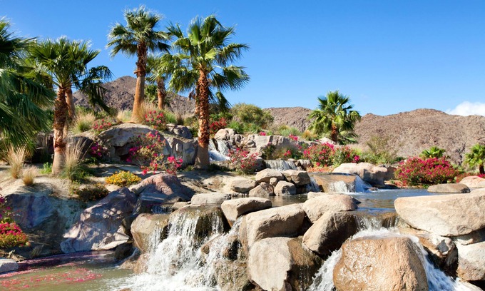 Village Hotel | Embassy Suites La Quinta Hotel & Spa