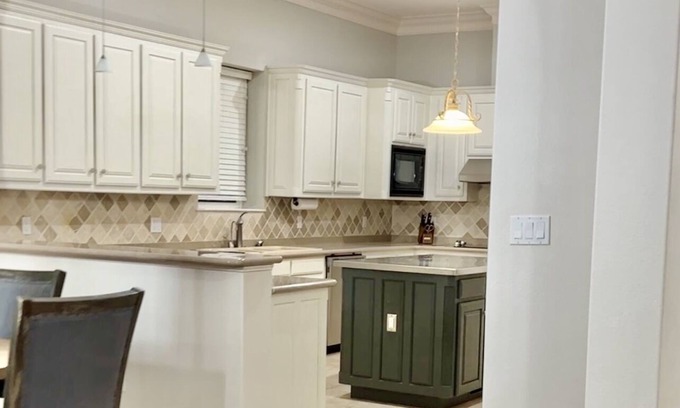 Weston House | Embrace the tranquility of the prairie in style and luxury. Sleeps up to 16