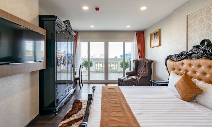 Phuong 8 Hotel | Emerald Central