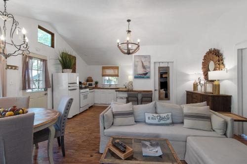Shreveport House | Emerald Cottage On Emerald Isle Cross Lake