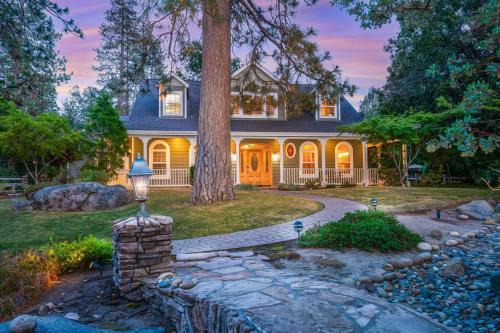 Yosemite Forks House | Emerald Escape 50 Acres w/Hot Tub, Game Room