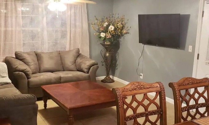 Mount Dora House | Emerald Family house. 2 minutes Downtown Mt Dora