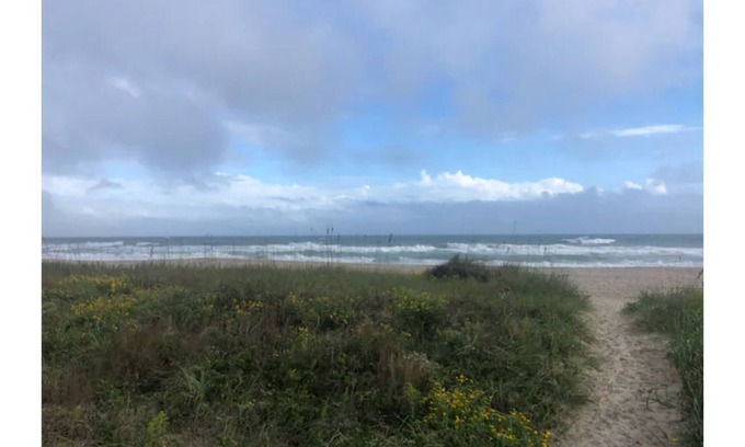 Emerald Isle Apartment | Emerald Mermaid cozy studio apt private beach access including parking & shower