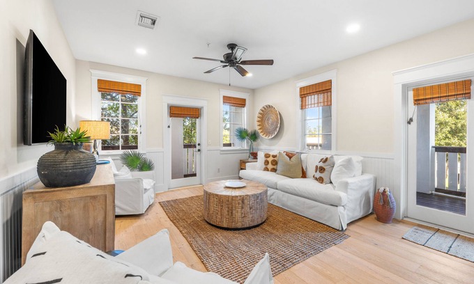 Rosemary Beach Condo | Emerald Palm/2 Bedroom Condo Rosemary Beach/2 Bikes