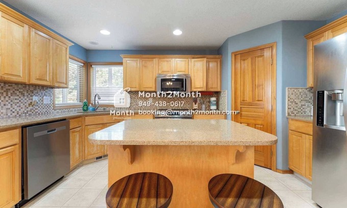 Mill Plain House | Emerald Residence On NE 12th St #42180