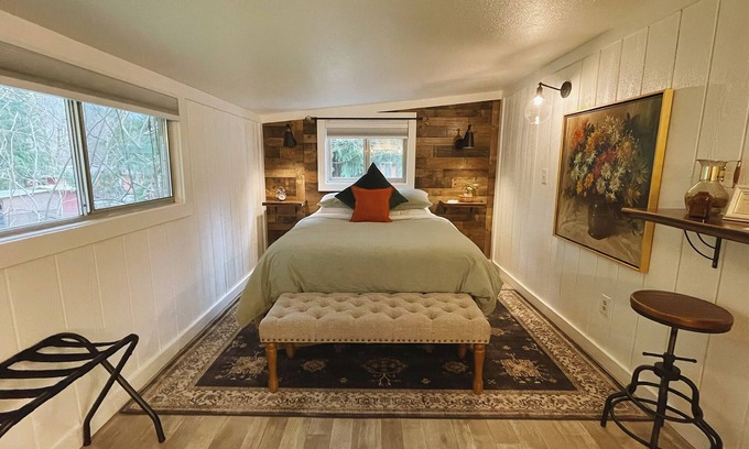 Port Angeles Hotel | Emerald Valley Inn