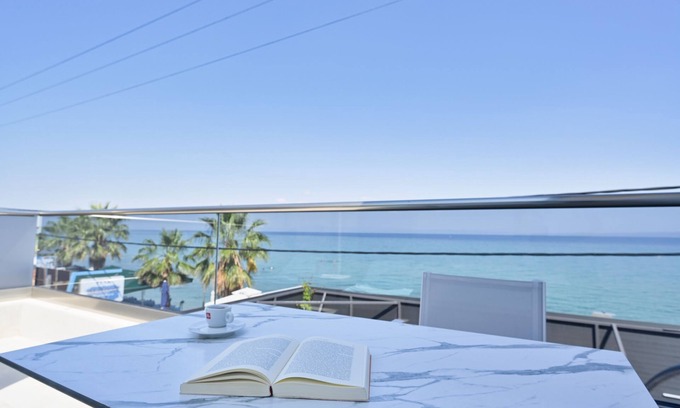 Pefkochori Hotel | Emily's Luxury Suites