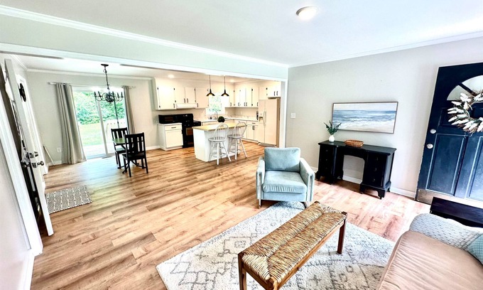 Albertson House | Emma's Sunpine Cottage