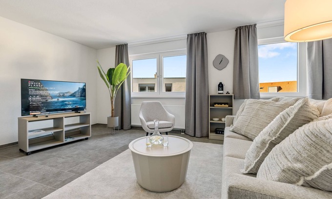 Denzlingen Apartment | EMPiRE: Central | City | Smart TV | Parking