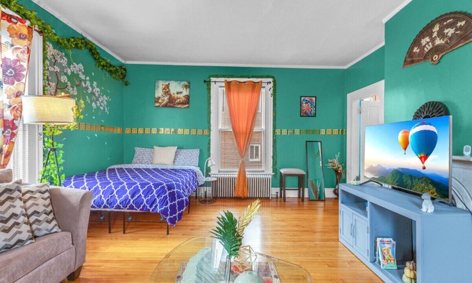 Hartford House | Enchanted Forest Apt in Hartford