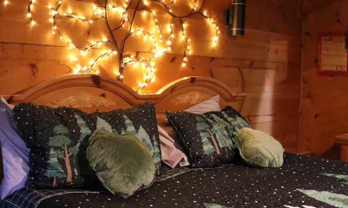 Sautee Nacoochee Cabin | Enchanted Forest Hideaway w/Hot Tub (Dog Friendly)