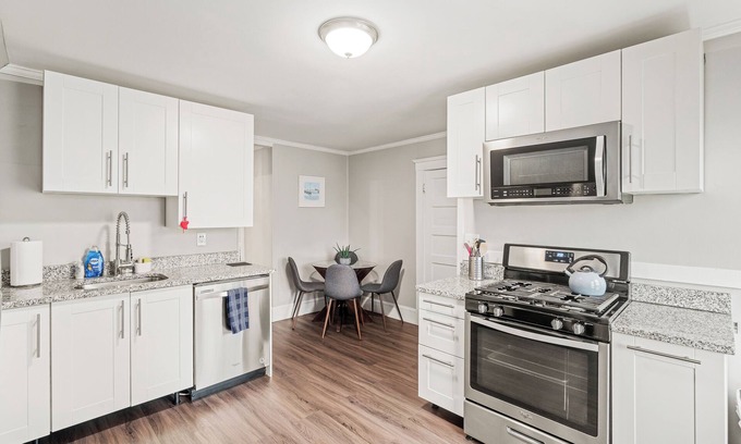 Salem Apartment | Enchanting 2-bedroom apartment in Salem near attractions!