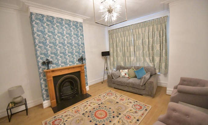 Offerton Park House | Enchanting 3-bedroom house in Stockport