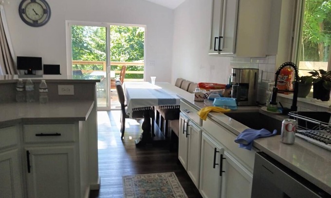 Agate House | Enchanting 3-bedroom house with WiFi in Shelton n