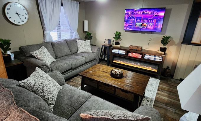 Van Buren House | Enchanting 3-bedroom house with WiFi in Van Buren