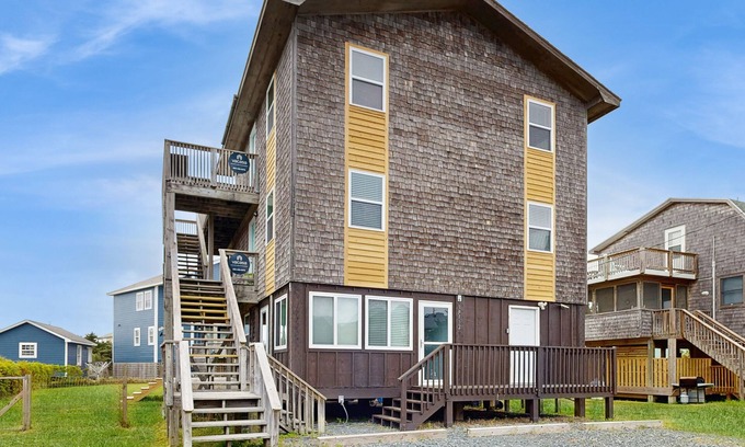 Avon House | Enchanting dog-friendly duplex with balcony, central AC, & kitchenette