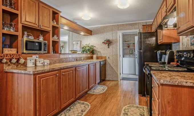 Williams House | Enchanting Home w/Mt Views. Central to Grand Canyon & Flagstaff!
