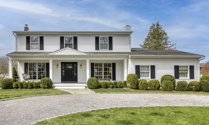 Village of Southampton House | Enchanting village house