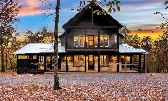 Broken Bow Cabin | End of July: Gather, Game & Getaway