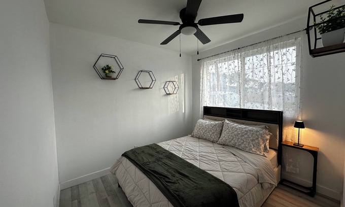 Paramount Apartment | End of Summer Sale! Pet Friendly!