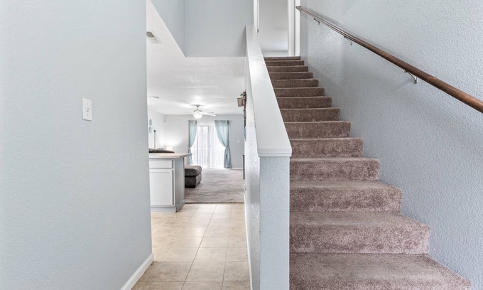 Manhattan House | End Unit, King Bed, Garage KSMANE1312