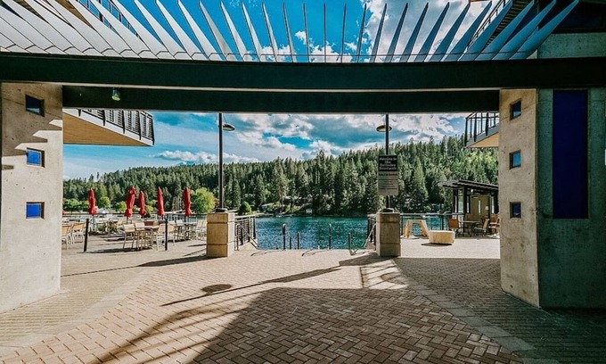 Coeur d'Alene Condo | Endless Beauty: Explore & Relax at Pristine Bellerive Condo