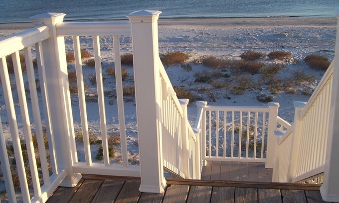 Alligator Point House | Endless Ocean Views on The Edge of The Gulf of Mexico Suitable for Families.