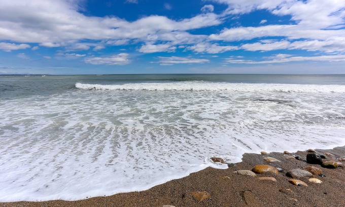 Summer Village Cottage | Endless Summer Beach Escape - 1 Mi to Moody Beach