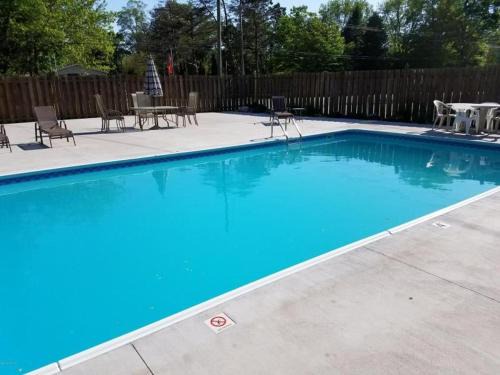 South Haven House | Endless Summer- heated pool- close to beach