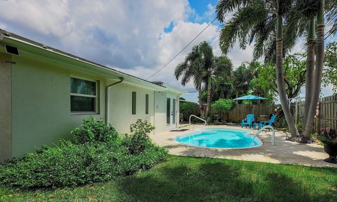 Largo House | Endless Summer Pool Vibes
