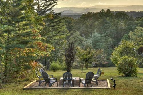 Mineral Bluff House | Endless Views~ Movie Theater ~ Hot Tub ~ Game Room