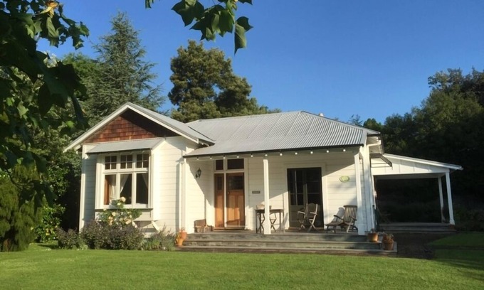 Havelock North Cottage | Endsleigh Cottages, Middle Cottage