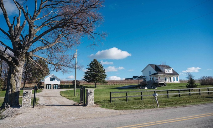 Williamsburg House | Engle Farmhouse - Vineyard living in Traverse City