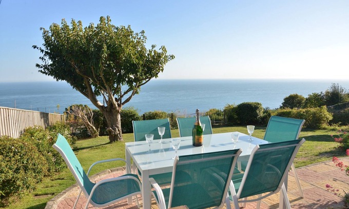 Ventnor Cottage | Englefield - a bungalow that sleeps 6 guests in 3 bedrooms