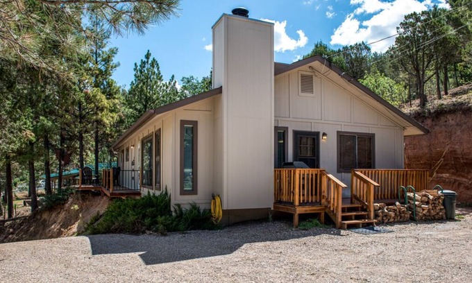Ruidoso House | English House: Cute single level cabin Pet Friendly