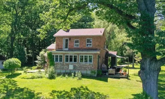 West Camp House | English style country cottage with Hudson River views! 5 mins from HITS
