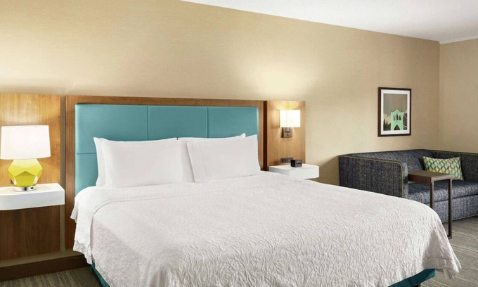 South Portland House | Enjoy a Hassle-Free and Suiting Stay! Pet-Friendly Property, Parking, Breakfast!
