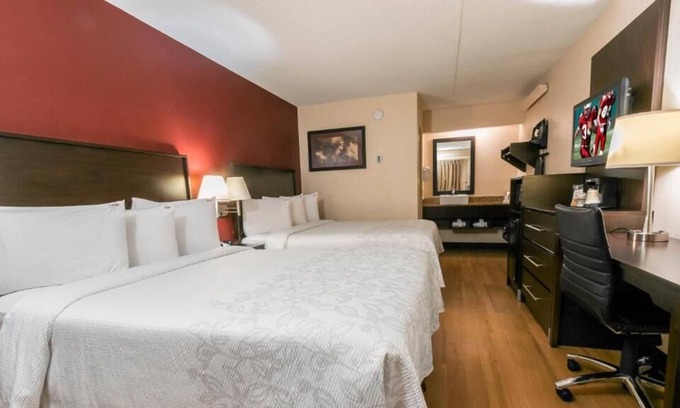 Statesville House | Enjoy a Hassle-Free and Suiting Stay! Pet-friendly Property, Free Parking!