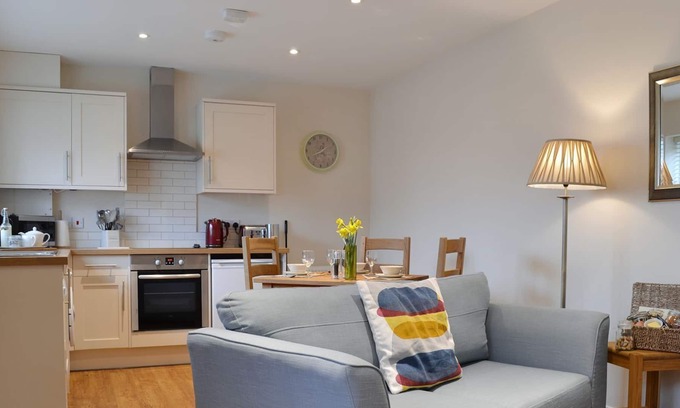 York Cottage | Enjoy a relaxing countryside break in this charming cottage, with local pubs and restaurants within