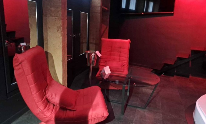 Old Lyon Apartment | ENJOY A ROMANTIC GETAWAY IN THE HEART OF OLD LYON.